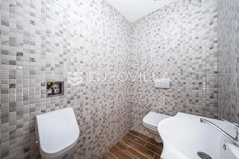 samobor, grdanjci, prostrana kuća 180 m² na zemljištu površine 2127 m² - slika 20