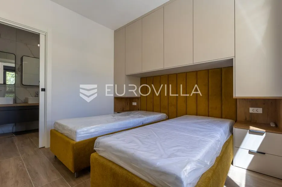 istra, poreč, suvremena kuća s privatnim vrtom, jacuzzijem i saunom - slika 13