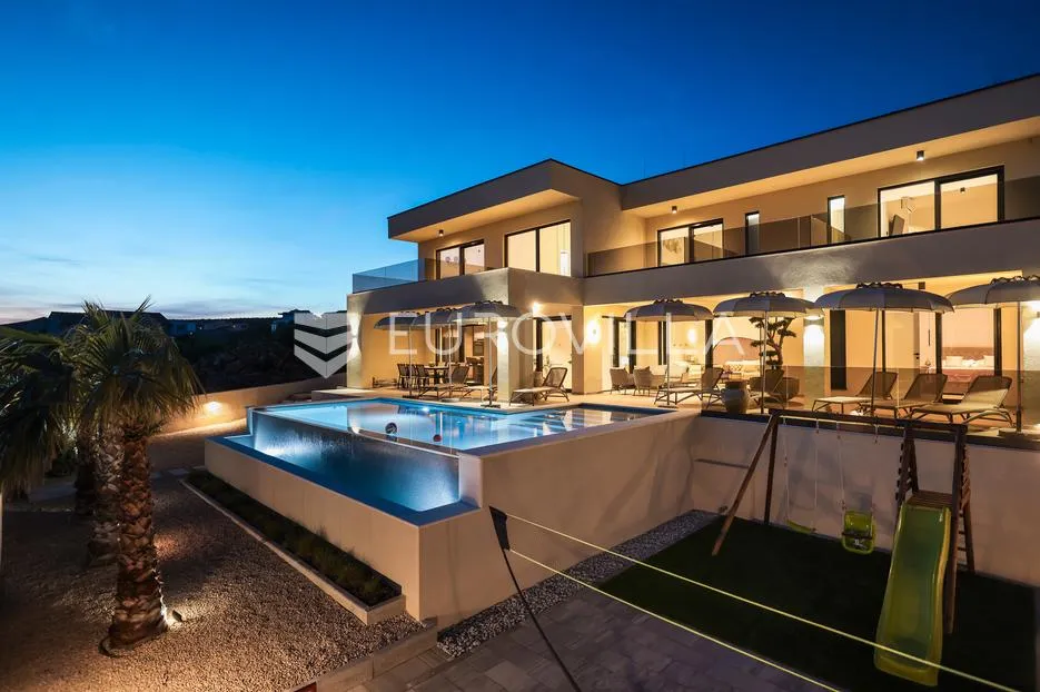 zadar, maslenica, luksuzna vila s bazenom i neometanim pogledom na more 254 m² - slika 57