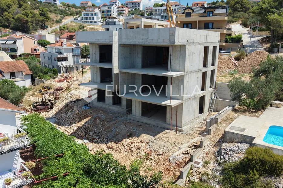 trogir, čiovo, trosoban stan s privatnim bazenom i dva parkirna mjesta - slika 15
