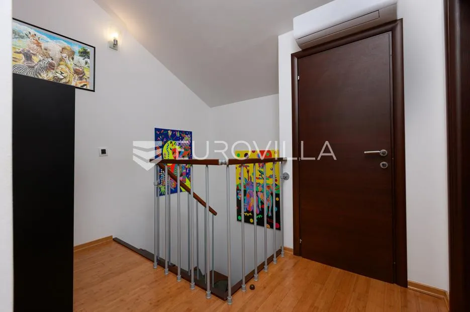 viškovo, marčelji, odličan peterosoban stan 151 m², dvoetažan - slika 16