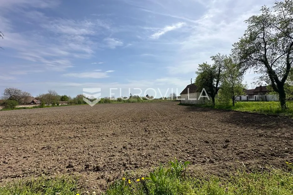 vinkovci, vikend naselje zalužje, građevinsko zemljište površine 8631 m² s kućom 46 m² - slika 2