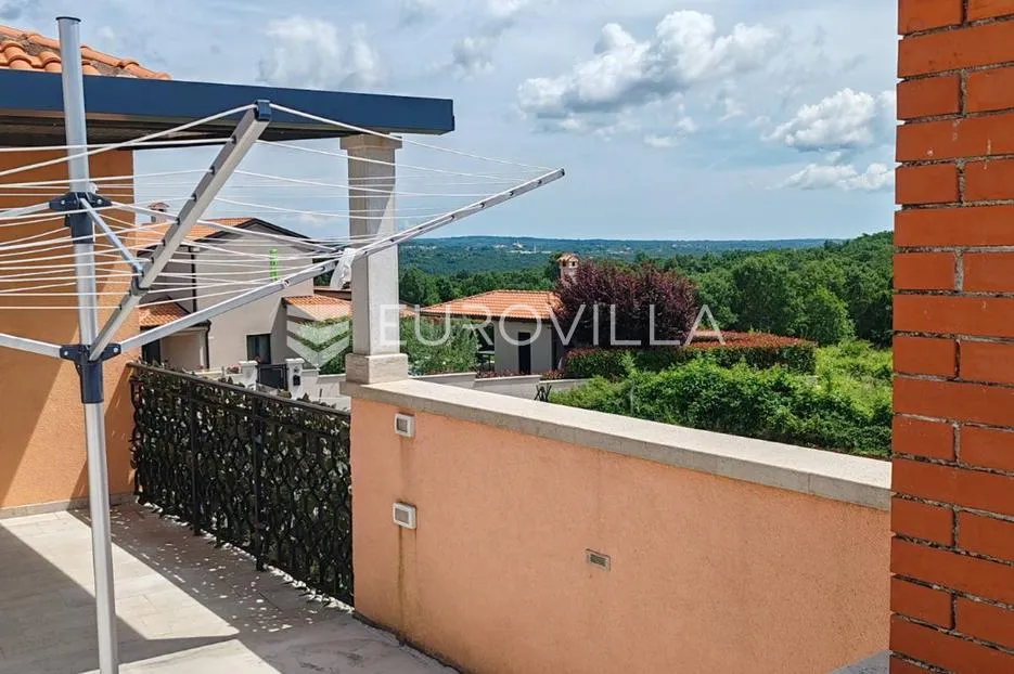 istra, tinjan, samostojeća kuća s bazenom i okućnicom 350m2 - slika 10