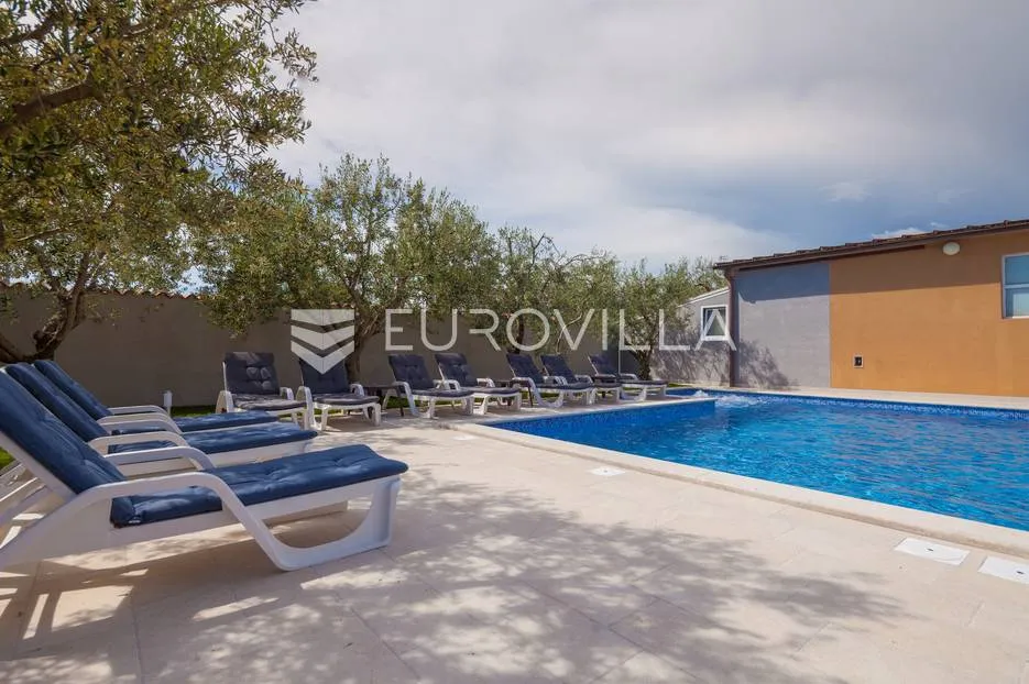 istra, banjole, prostrana stambeno poslovna kuća za odmor, 750 m², parcela 1370 m² - slika 8