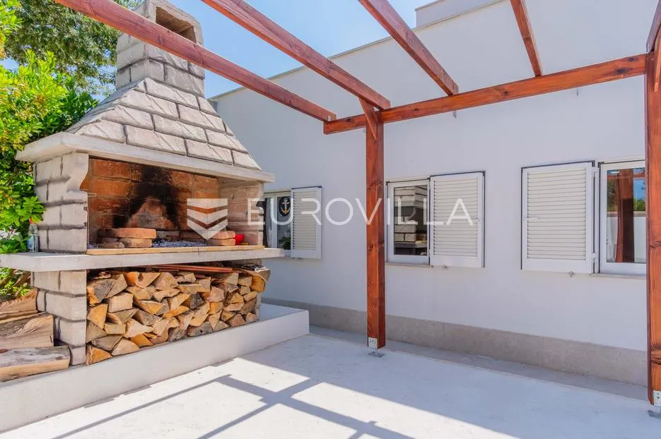istra, poreč, unikatna dizajnerska vila s dodatnim apartmanom, wellnessom i grijanim bazenom - slika 69
