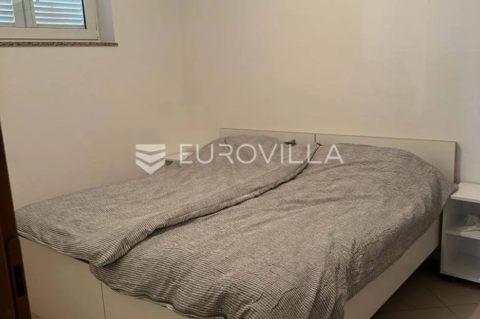 istra, barbariga, trosoban stan 50 m² u podrumskom dijelu stambene zgrade, pogled more - slika 5