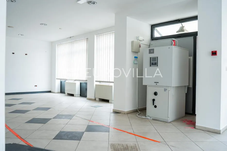 vinkovci, centar, atraktivan poslovni prostor 168 m² na frekventnoj kutnoj lokaciji - slika 8