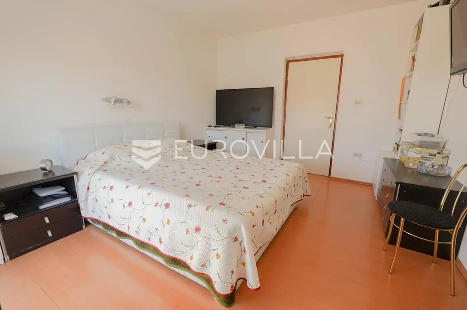 zadar, bokanjac, prostrana kuća površine 376 m² s velikim potencijalom - slika 38