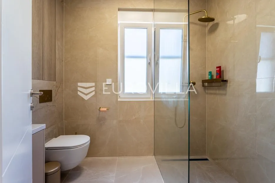 trogir, plano, moderna dizajnerska vila s bazenom - slika 27