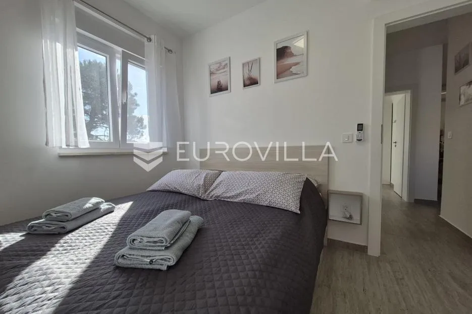 vir, prizemni apartman s 2 spavaće sobe, 40 m od mora, top lokacija - slika 35