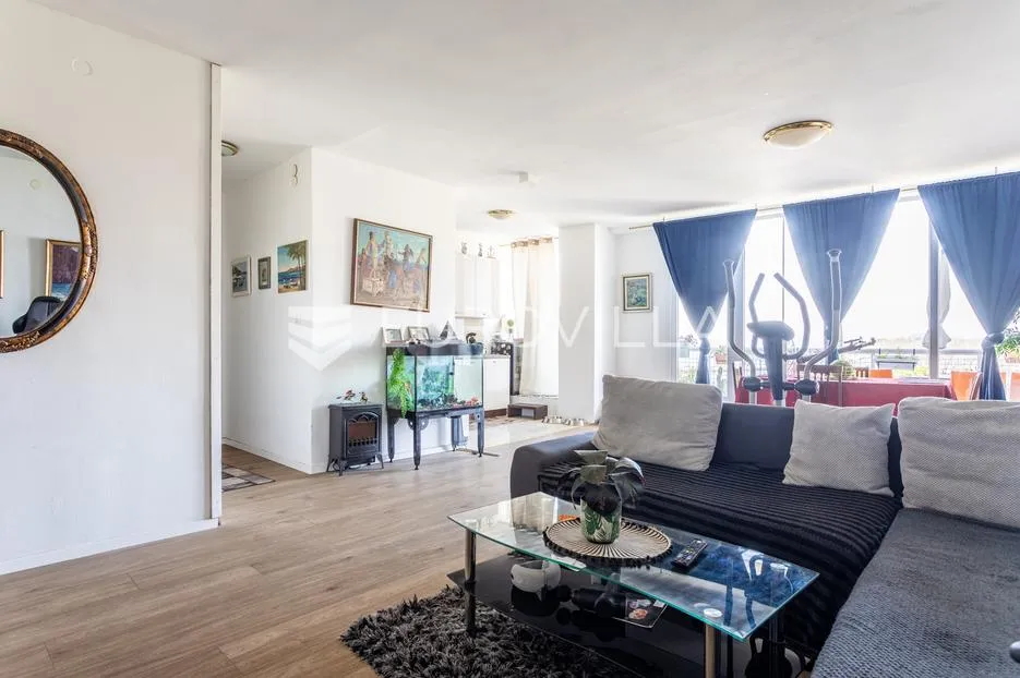 split, centar, prostrana etaža na izvrsnoj lokaciji s pogledom na more, 135 m² - slika 6