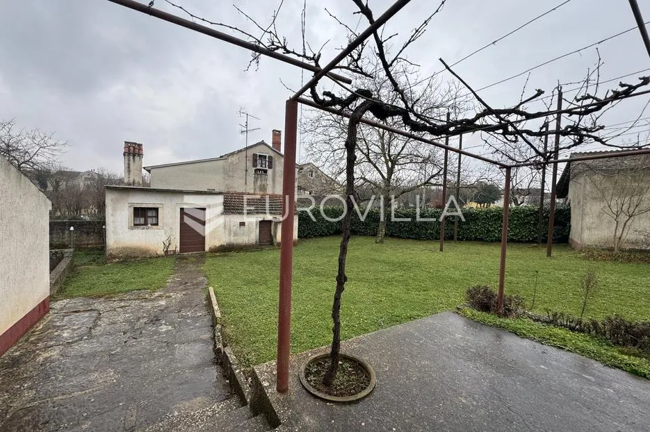 istra, kanfanar, autentična istarska kuća 200 m² s velikim potencijalom i velikom okućnicom - slika 5