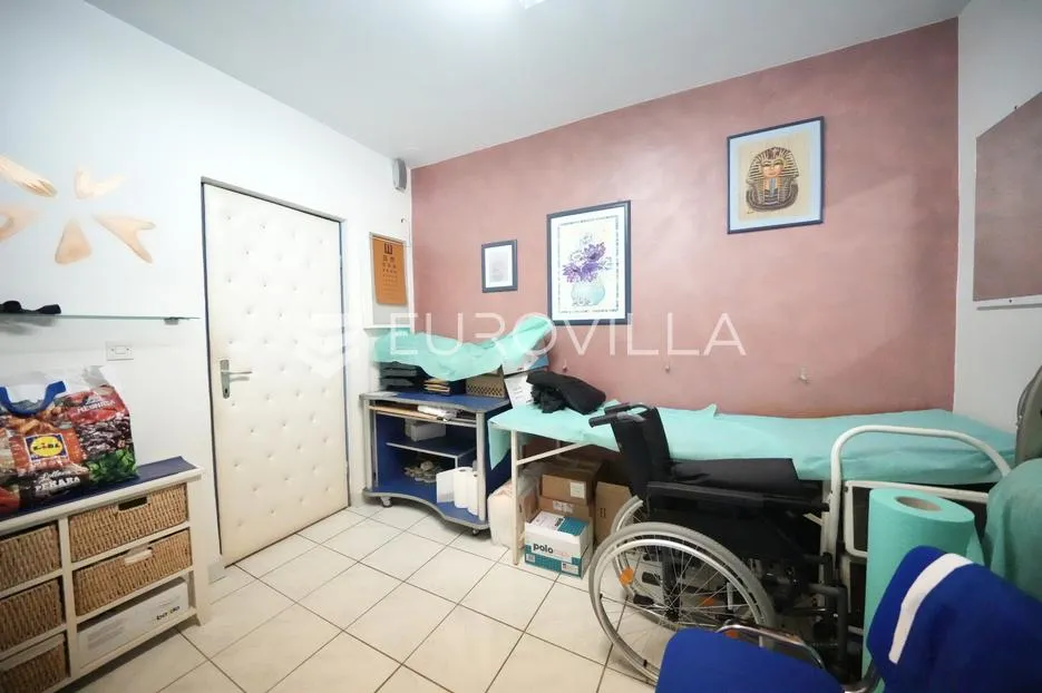 zadar, brodarica, dvosoban stan na odličnoj lokaciji, trenutno ordinacija - slika 10