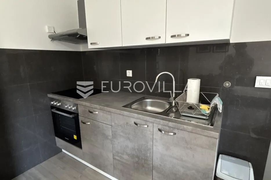 medulin, apartmanska kuća sa sedam stanova na mirnoj lokaciji - slika 10