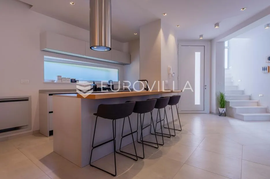 istra, funtana, moderna vila 179 m² s bazenom i privatnim parkingom - slika 5