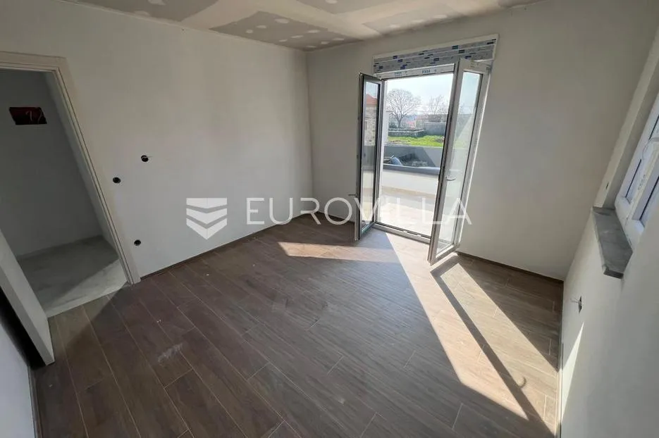 istra, svetvinčenat, kvalitetna moderna kuća 180 m² s bazenom 24 m² i garažom - slika 25