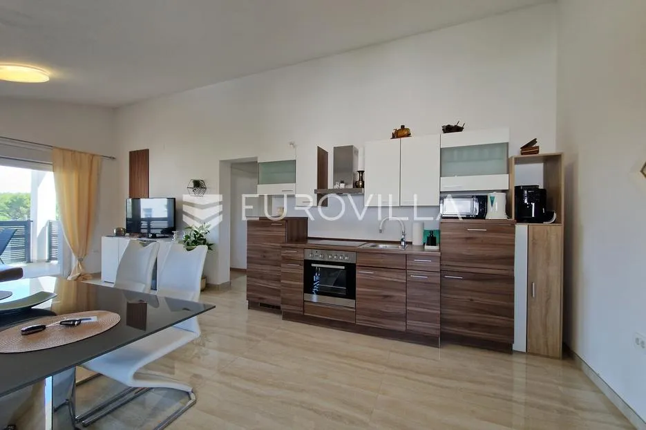 vir, moderan trosoban apartman u centru vira, 600 m od plaže - slika 3