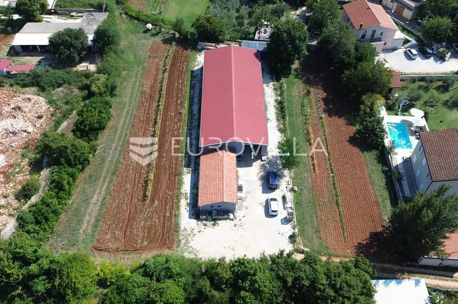 svetvinčenat, čabrunići, rijetkost na tržištu, prostrana hala s dodatne dvije garsonjere - slika 3