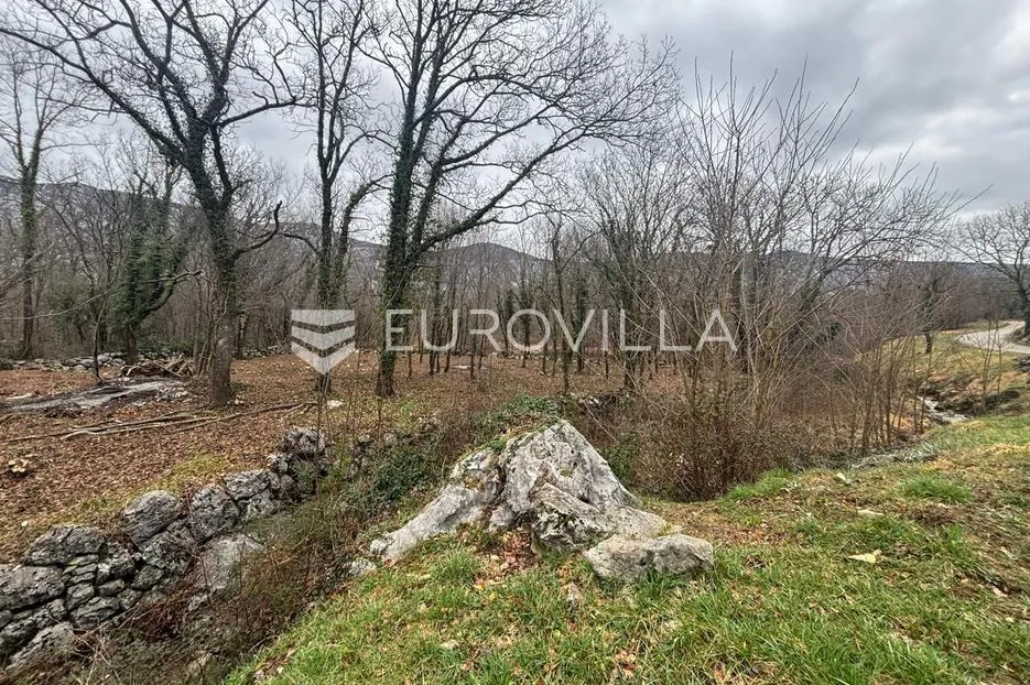 N.Vinodolski, Tribalj, zemljište uz potok,1066 m² savršeno ravnog terena