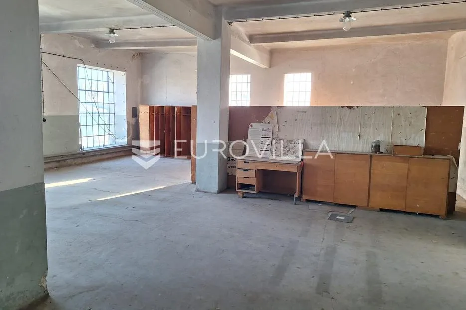 karlovac, ilovac, skladište 3600 m², odlična lokacija, renovacija - slika 4