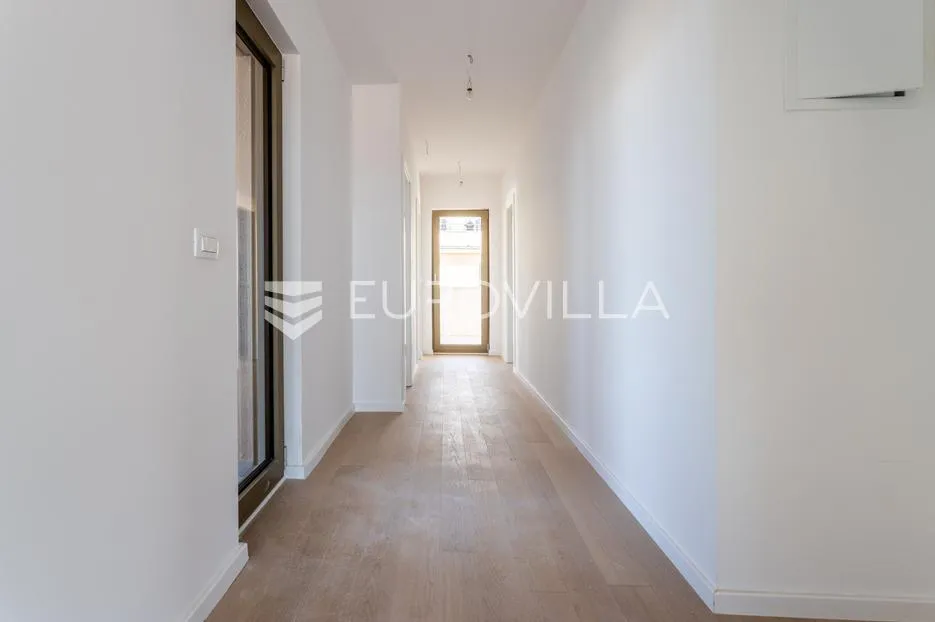 split, prekrasan penthouse s pogledom na more i grad - slika 27
