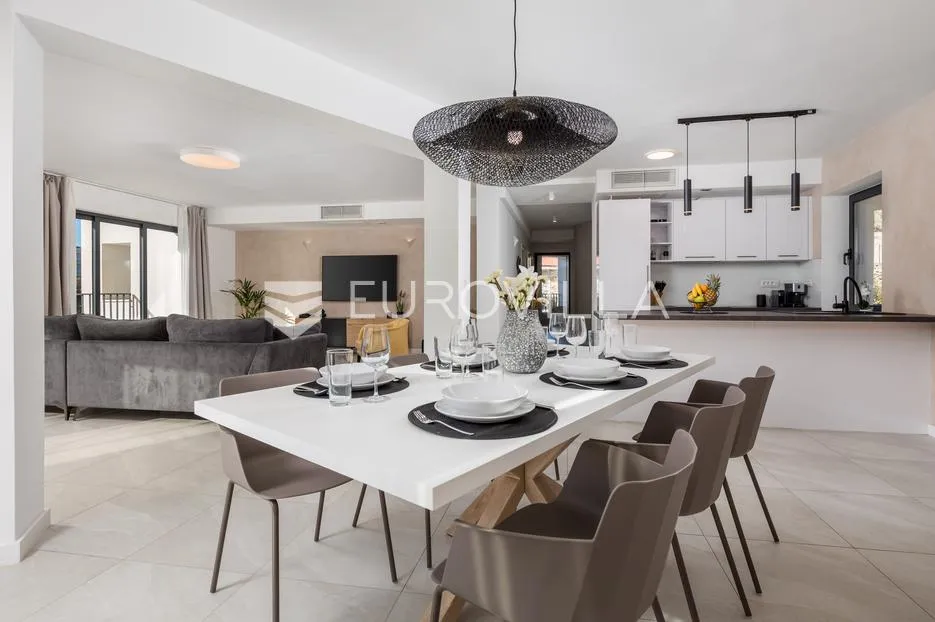 otok krk, malinska, luksuzna vila s dva apartmana u prvom redu do mora - slika 23