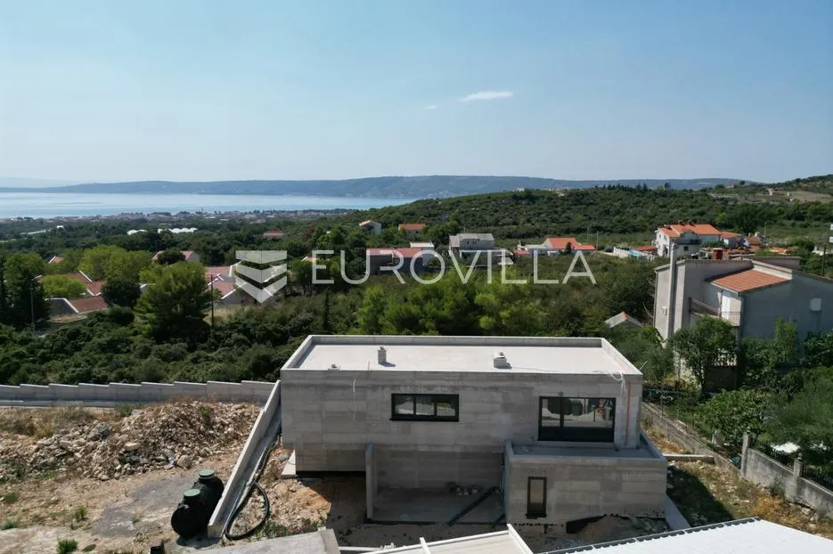 kaštel novi, moderna vila u izgradnji s bazenom i pogledom na more - slika 26