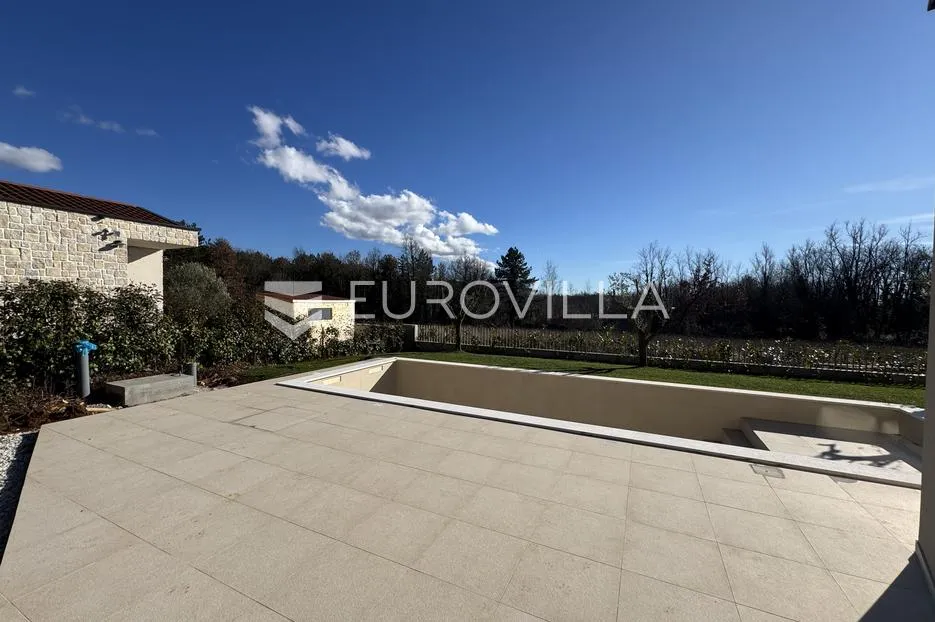 istra, majkusi, moderna prizemnica 160 m² s grijanim bazenom i uređenom okućnicom - slika 31