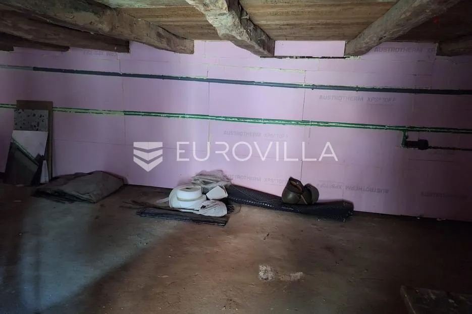 ogulin, kuća 180 m², centar grada, renovirano - slika 8