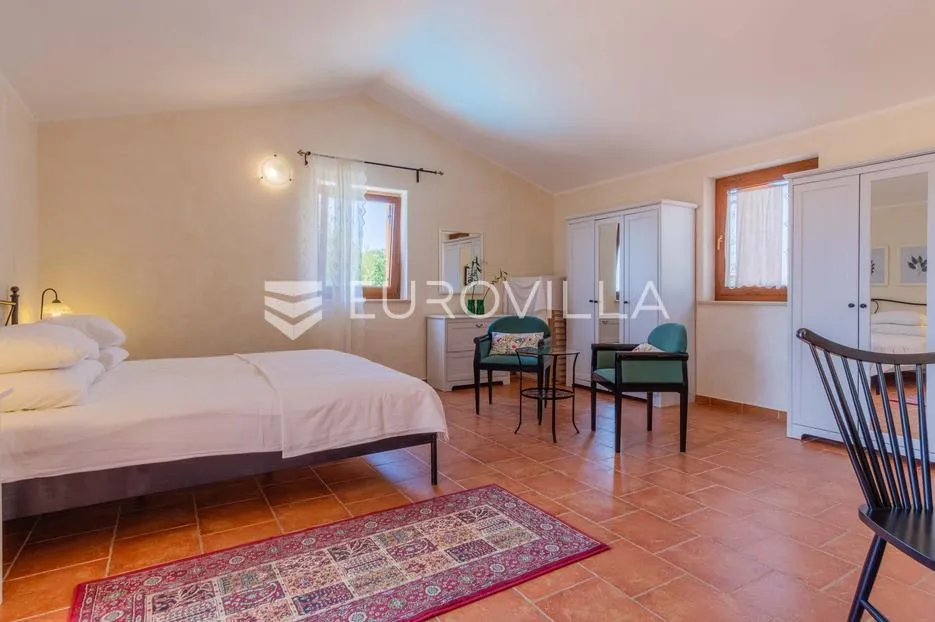 istra, štokovci, jedinstvena vila s bazenom na prostranoj okućnici, okružena zelenilom, pogled more - slika 27