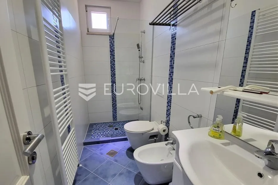 istra, okolica višnjana, apartmanska kuća 500 m² s bazenom i 4 stambene jedinice - slika 30