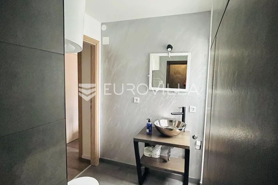 varaždin, centar, potpuno renoviran stan 86 m² u centru, idealno za život i najam - slika 13