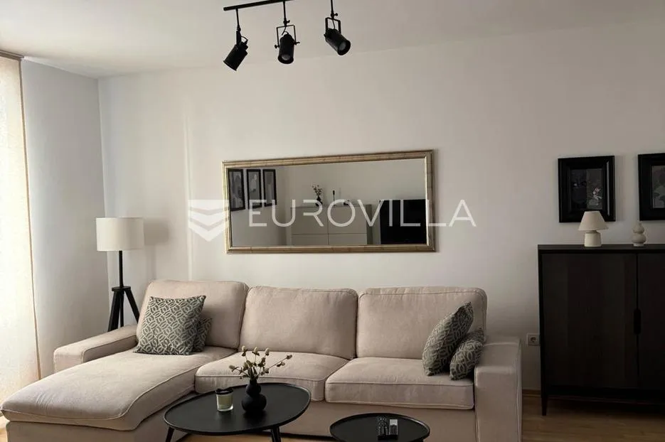 istra, pula, renovirana i namještena kuća nedaleko pulske arene, 93 m², dvorište 63 m² - slika 2
