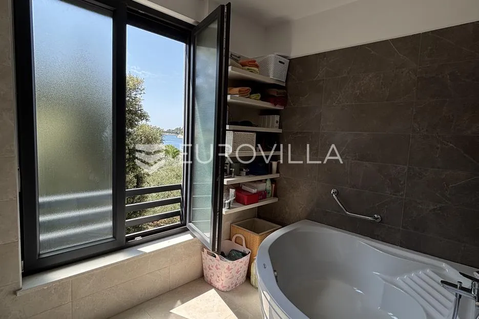 medulin, pješčana uvala, ekskluzivan penthouse prvi red do mora - slika 58