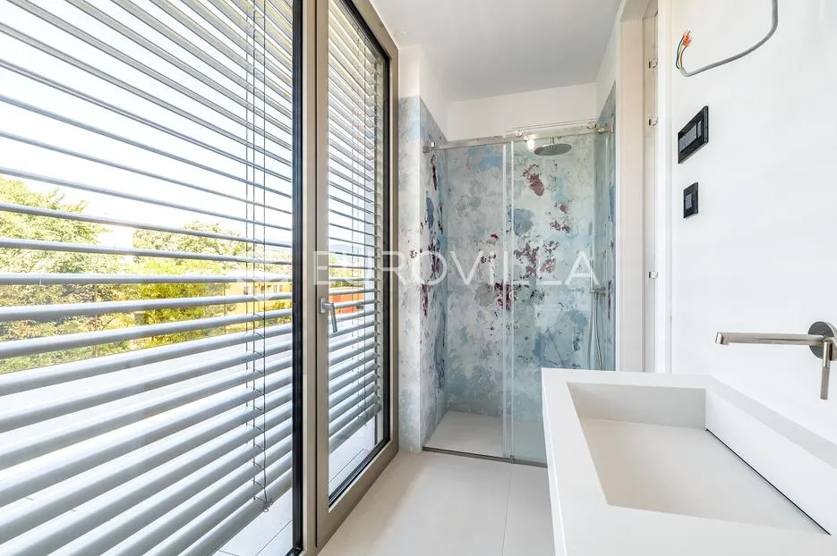 zagreb, medvedgradska, luksuzan četverosobni penthouse s bazenom 324 m² - slika 8