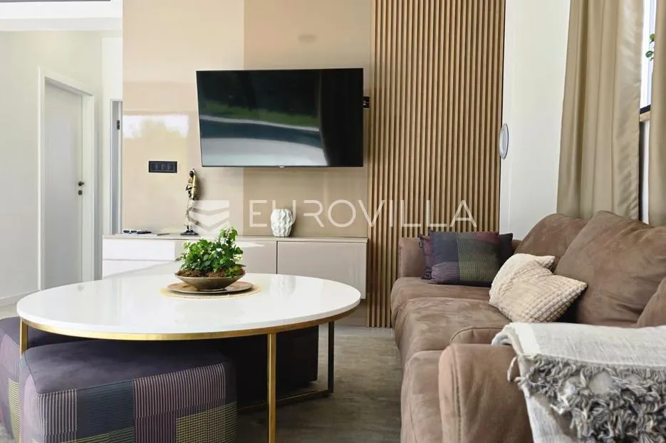 istra, labin, moderna samostojeća villa s dva stana i bazenom, 176.15 m² - slika 7