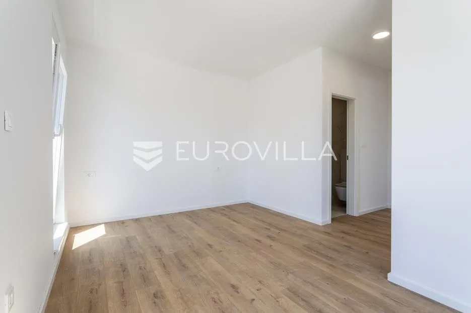 srima, trosoban penthouse na vrhunskoj lokaciji s pogledom na more - slika 12