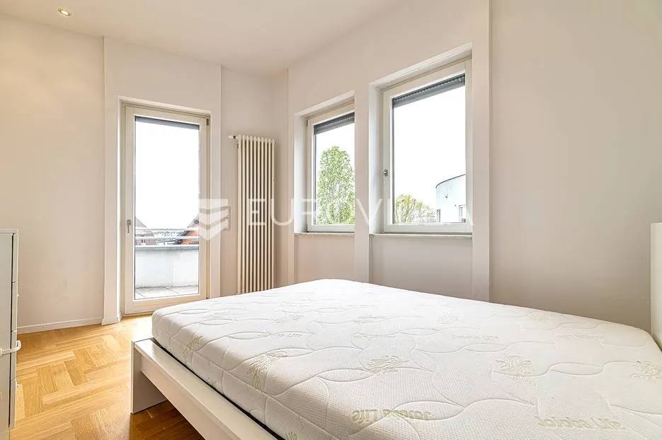 šalata, bijenička, luksuzan četverosoban penthouse - slika 9