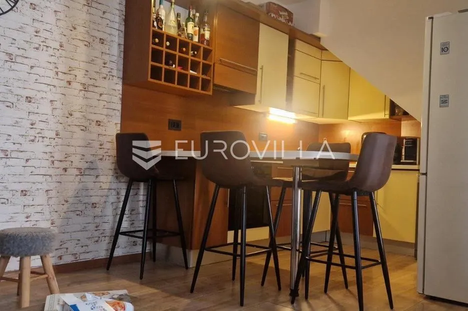 ližnjan, šišan - kuća na tri etaže u srcu šišana - slika 17