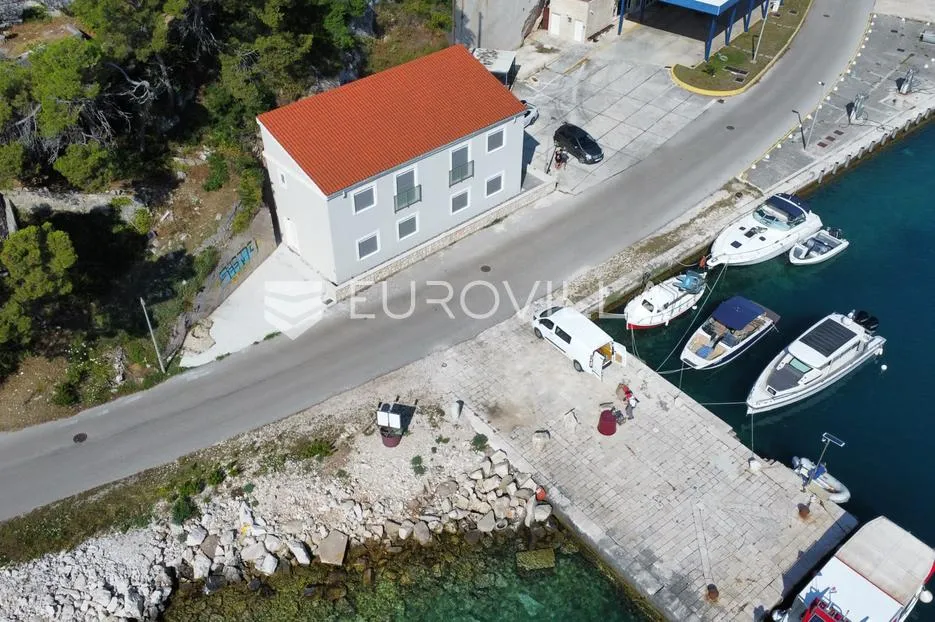 brač, selca, poslovni prostor, trenutno kopnena i morska benzinska postaja - slika 6
