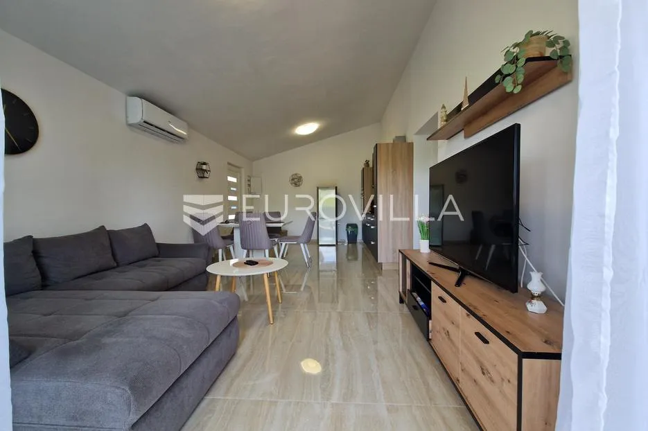 vir, elegantan trosoban apartman u centru vira, 600 m od plaže - slika 7
