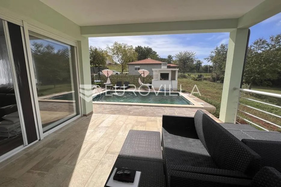 istra, buroli, kuća s bazenom, 140m2 - slika 2
