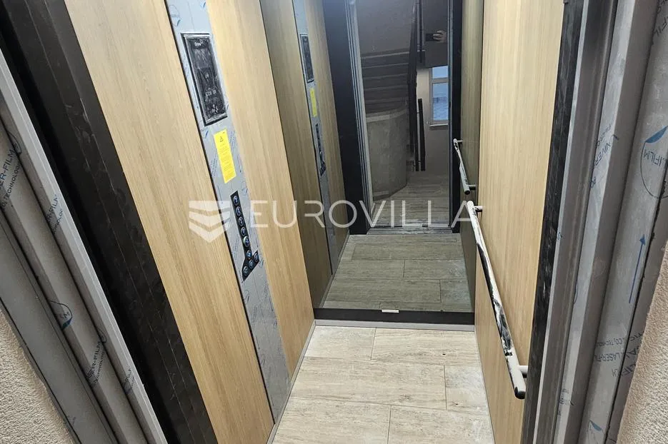 kaštel stari luksuzan stan 102,1 m² s velikom terasom - slika 9