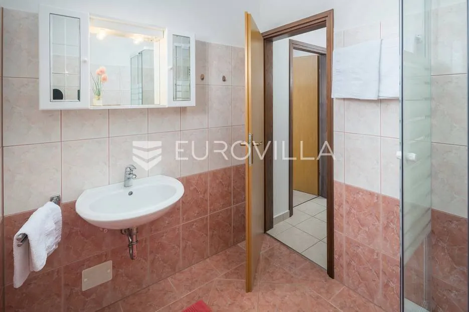istra, poreč - impresivna vila s bazenom i apartmanima za turistički najam - slika 9