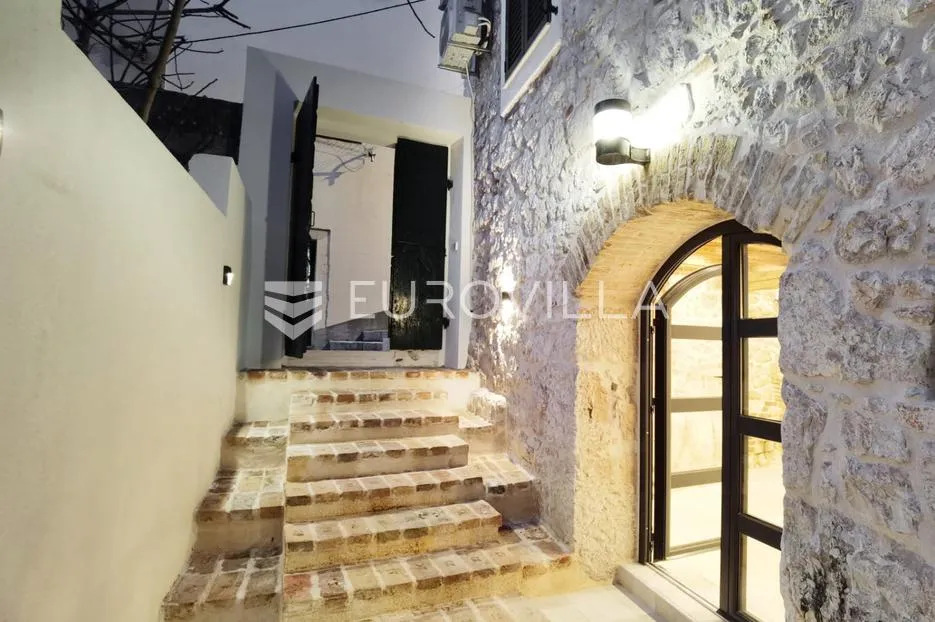šibenik, centar, kamena kuća na tri etaže, 250 m od mora - slika 15
