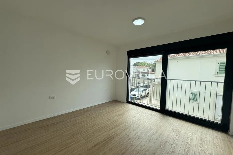 istra, poreč, dvojna kuća 168 m² s 4 spavaće sobe i 3 parkirna mjesta - slika 8