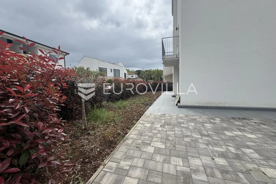 istra, poreč, dvojna kuća 168 m² s 4 spavaće sobe i 3 parkirna mjesta - slika 37