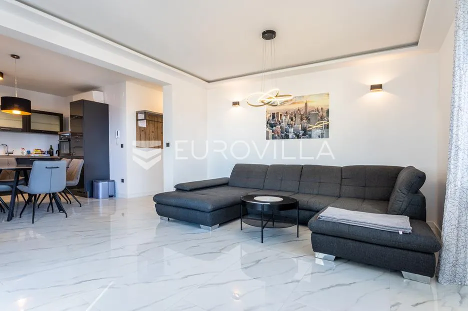 vodice, srima prekrasan penthouse, 50 metara od mora - slika 5