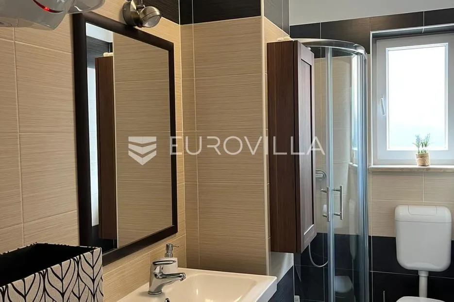 istra, pula, renovirana i namještena kuća nedaleko pulske arene, 93 m², dvorište 63 m² - slika 16