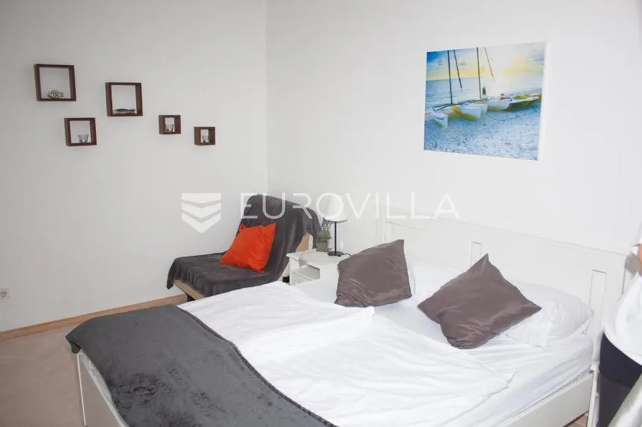 crikvenica, kuća s 8 apartmana i bazenom, 500 m od mora, izvrsna investicija - slika 15